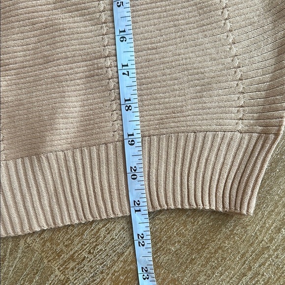 NWOT T Tahari Women's Beige Sweater - Picture 7 of 7